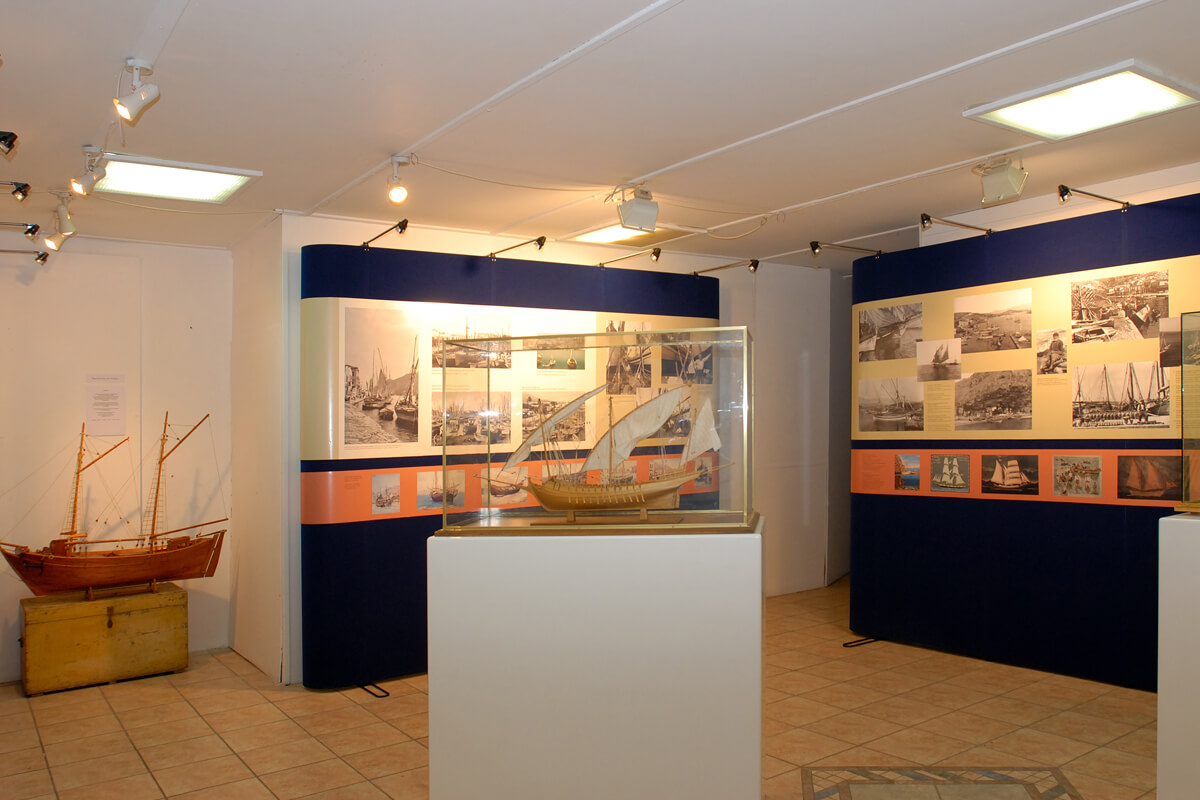 Maritimmuseum von Kavala:Fotoarchiv von Dimofelia.