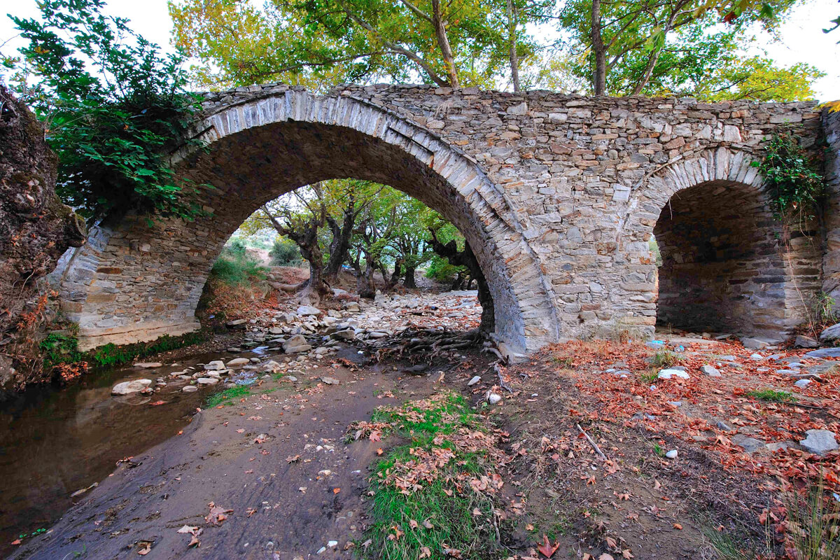 Πέτρινο γεφύρι Λεύκης - φωτογραφία Artware